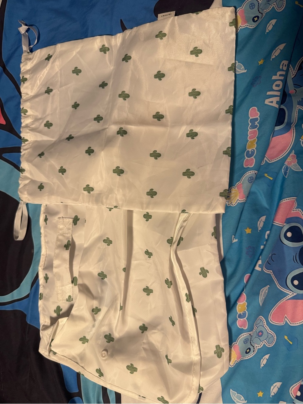 Amazon Essentials White Travel Packing Bag Set with Green Clover Print